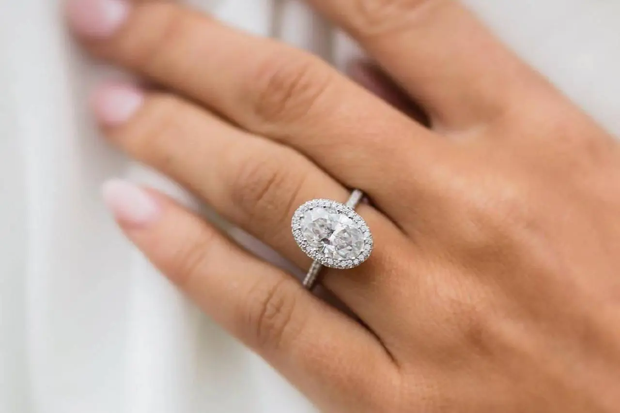 oval diamond engagement ring london.jpeg 2